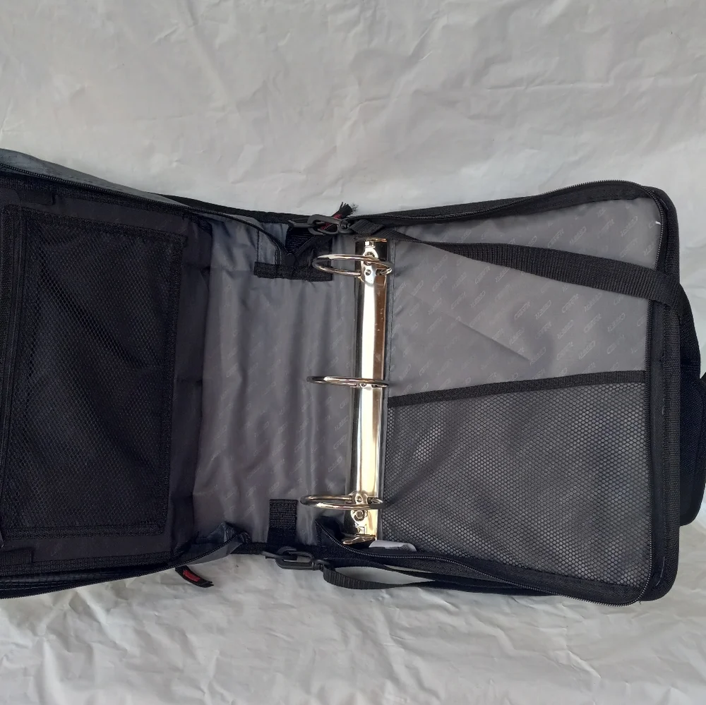 Case it 3 Ring Zipper Binder - Picture 6 of 13